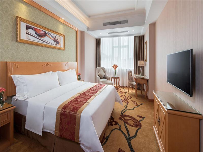שנג'ן Vienna Hotel Tianbao Road מראה חיצוני תמונה