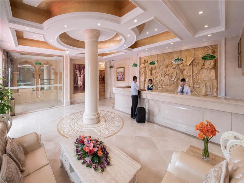 שנג'ן Vienna Hotel Tianbao Road מראה חיצוני תמונה