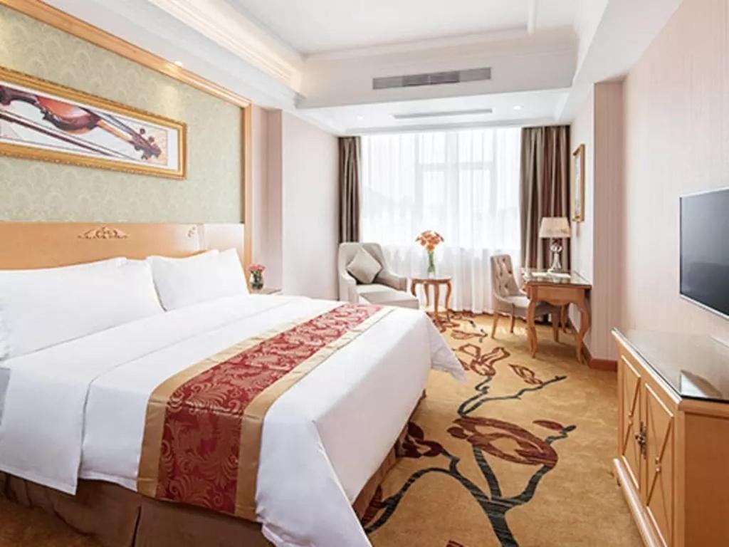 שנג'ן Vienna Hotel Tianbao Road מראה חיצוני תמונה