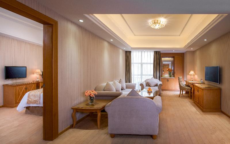 שנג'ן Vienna Hotel Tianbao Road מראה חיצוני תמונה